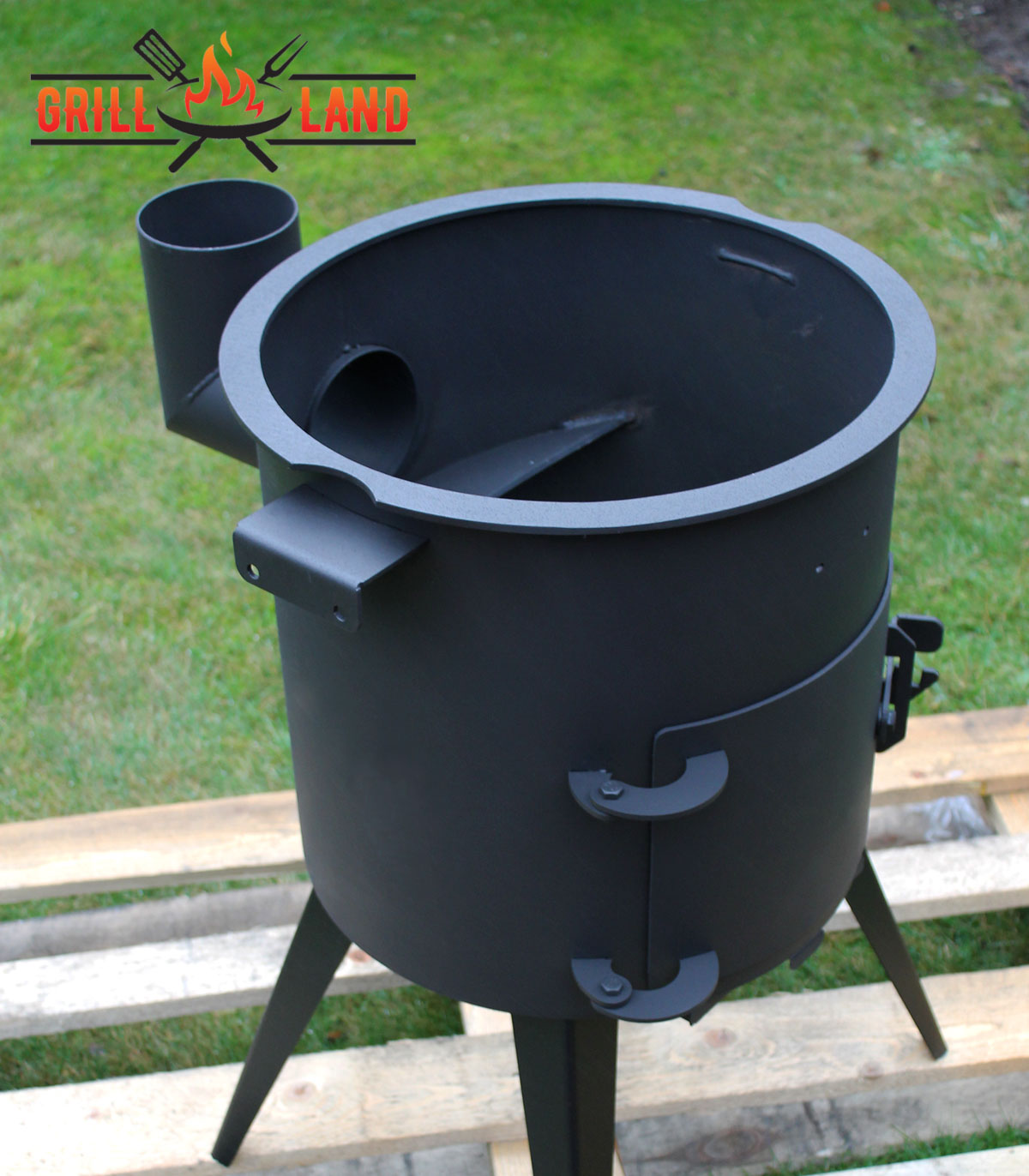 Печь / учак на дровах, класса PREMIUM, дымоход из нержавеющей стали, 2 деревянные полки, диаметр 40 см, для казанов 12 – 17 литров, сталь 3 мм